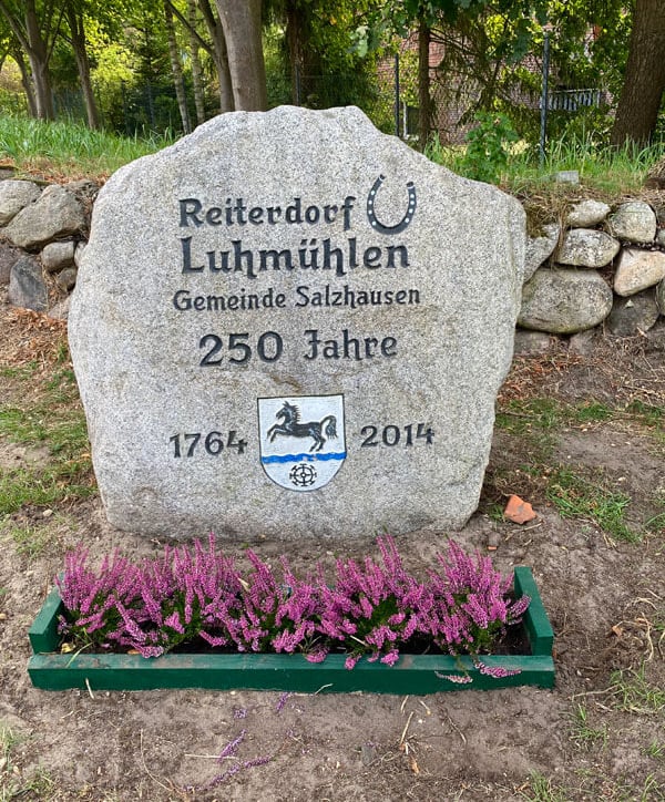stein 250 jahre reiterdorf luhmuehlen