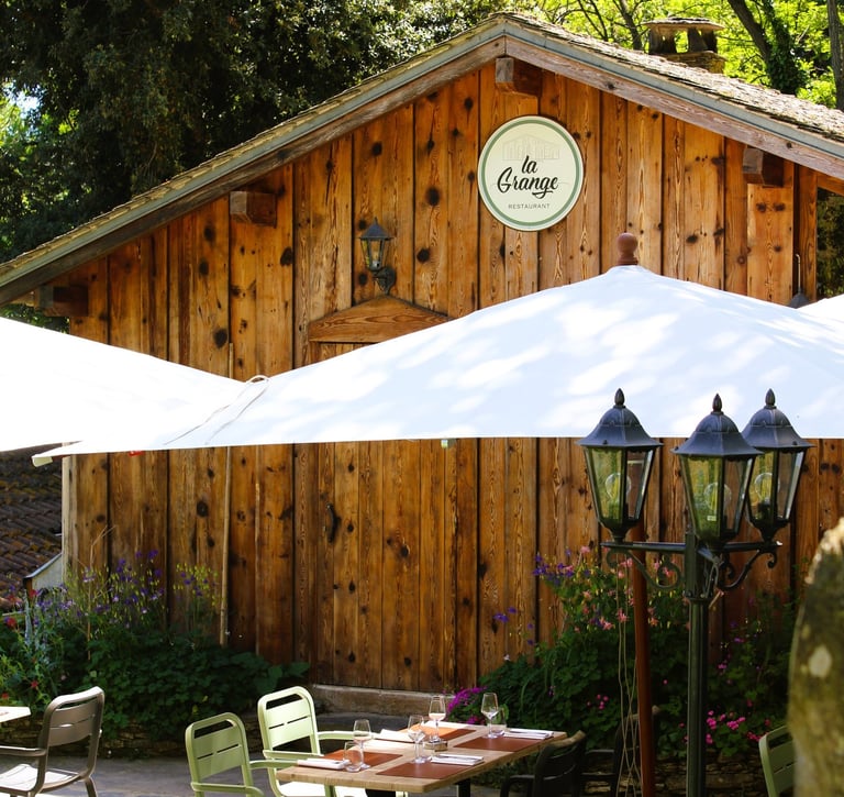 Chalet typique suisse, restaurant la grange, vescovato, terrasse, fraicheur, atypique 