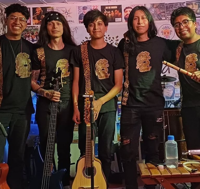 Una banda de folk metal de cinco integrantes posa con un bajo, un charango y una flauta