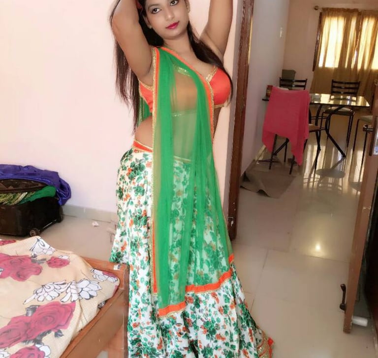 Housewife escorts service in andheri airport