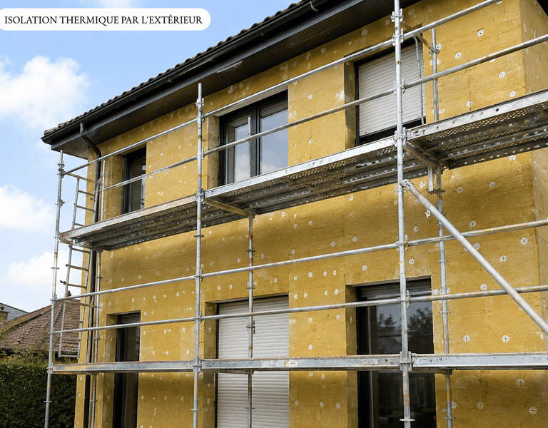 Isolation thermique extérieure avec échafaudage