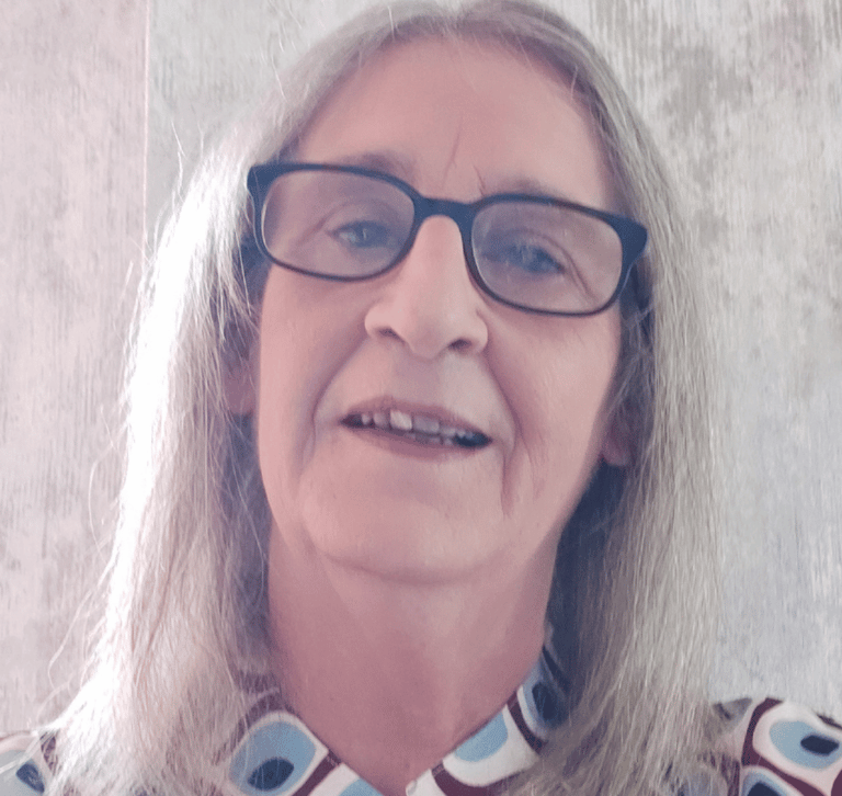 “Donna Breeze, transformational coach helping women heal body image and build self-acceptance”
