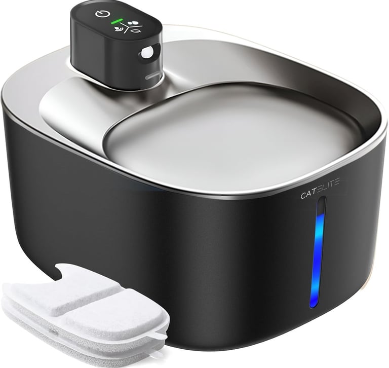 Luxe zwarte CatElite Premium drinkfontein met een modern design en witte filters voor katten.