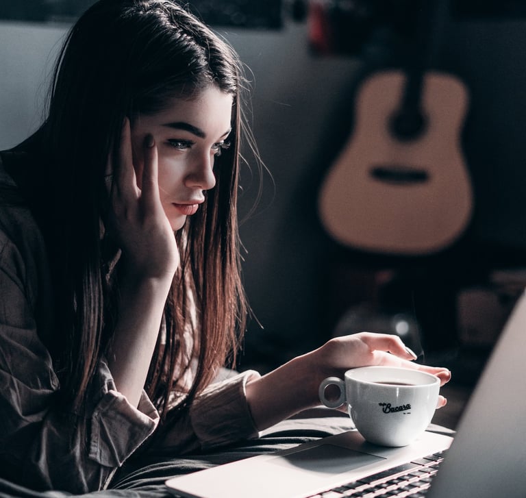 Créatrice OnlyFans perd son emploi