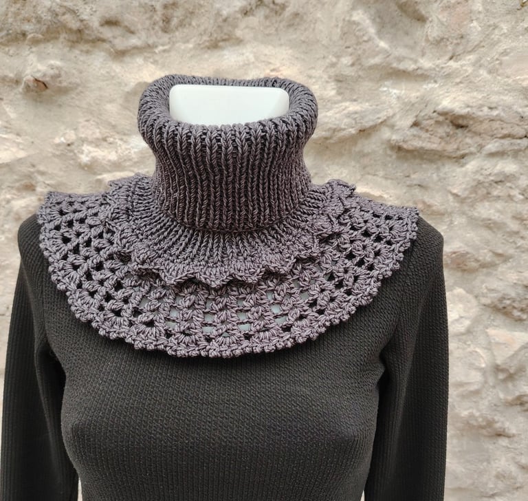Tour de cou fait main en mérinos gris anthracite tricot et crochet