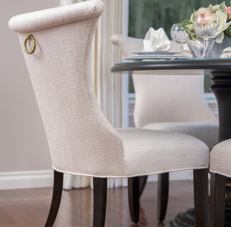 nettoyage chaise en tissu blanc par Le Roux Auto Clean