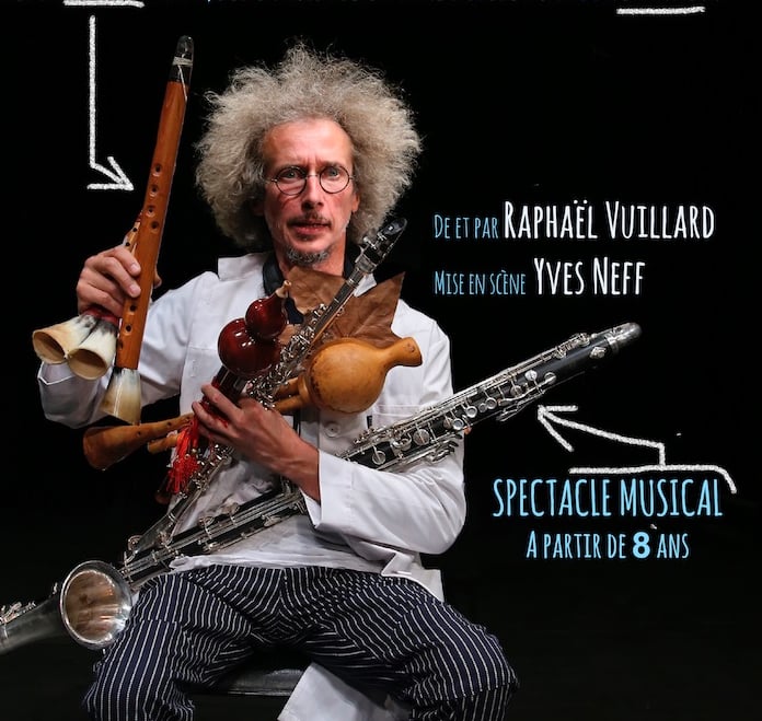 un professeur foldingo chargé d'instruments de musique - spectacle dans le vent - Raphaël Vuillard