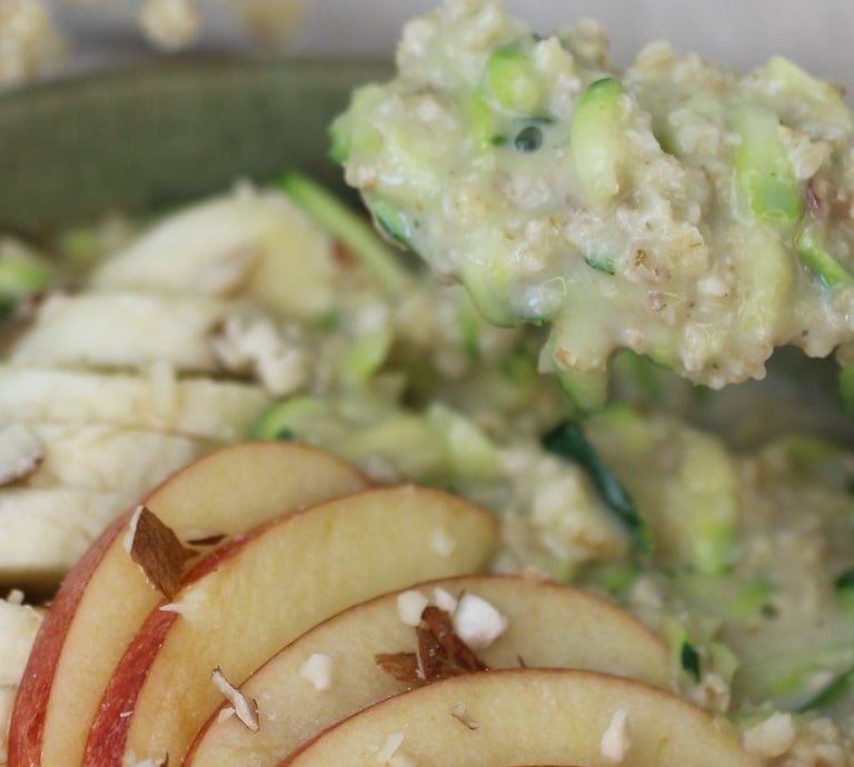 Erfrischender Zucchini Porridge: Eine köstliche und vielseitige Option für einen leckeren Start in d