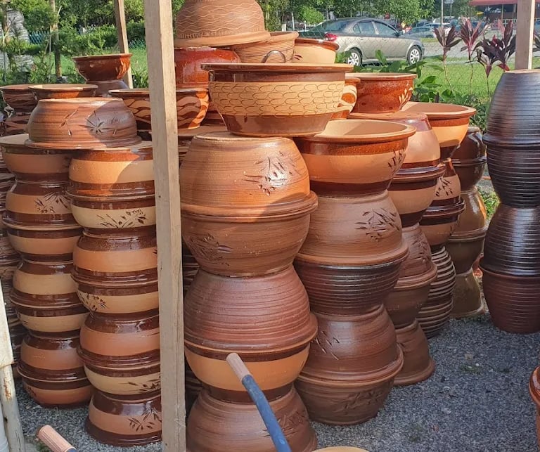 Variety of terracotta ceramic garden pots – Yie Yang Landscape