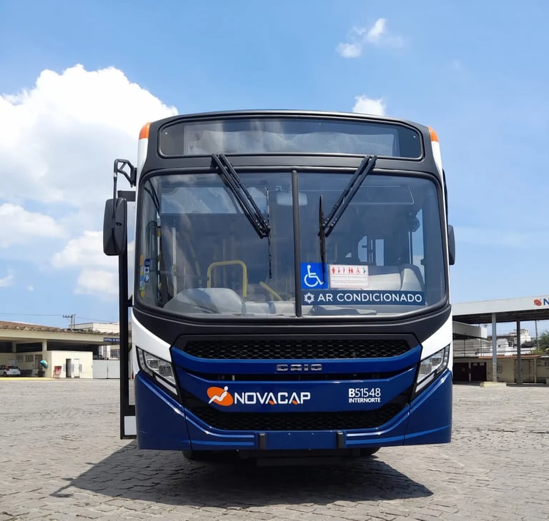 ônibus 0km Novacap 2024 na garagem da empresa