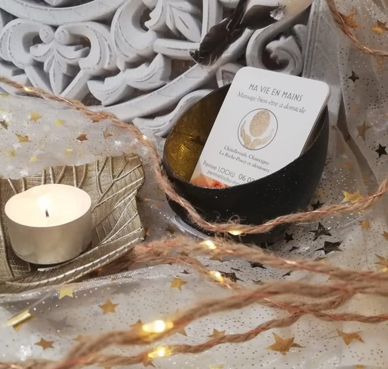 élément de décoration, bougie, étoiles, or et blanc du salon de massage de Chenevelles