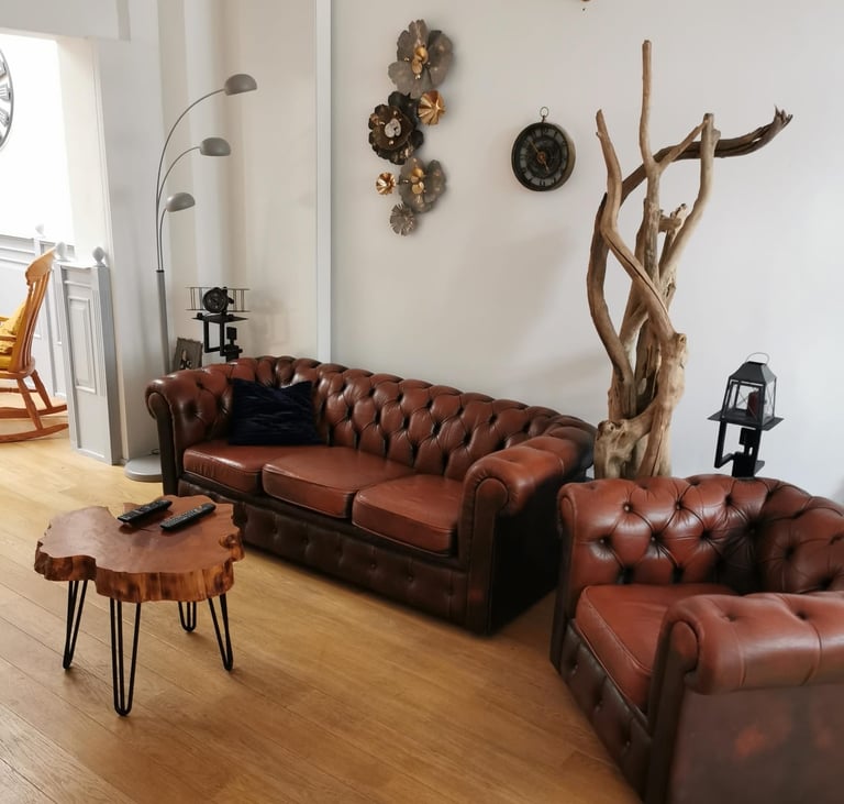 Brown beautiful old school leather Chesterfield