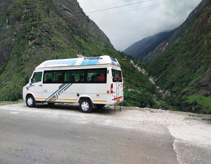 Shimla Manali Tempo travelor at best rate 