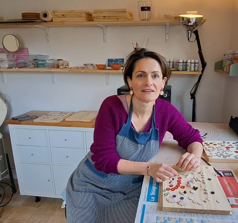 La créatrice de Nérissé dans son atelier