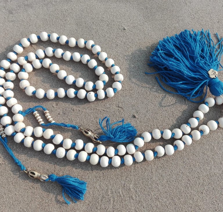 Tibetan Mala con nappa azzurra