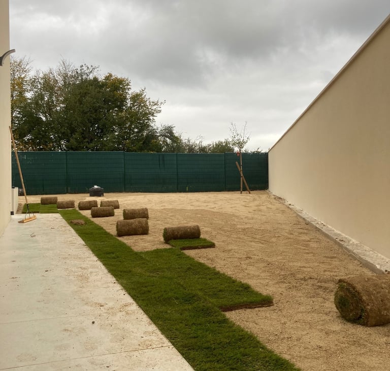Pose de gazon en rouleau à Soisy-sur-Seine et aux alentours.