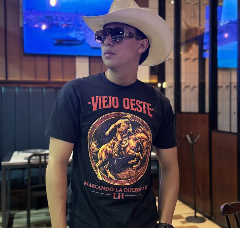 Playera Rodeo LH con diseño vaquero en ambiente urbano