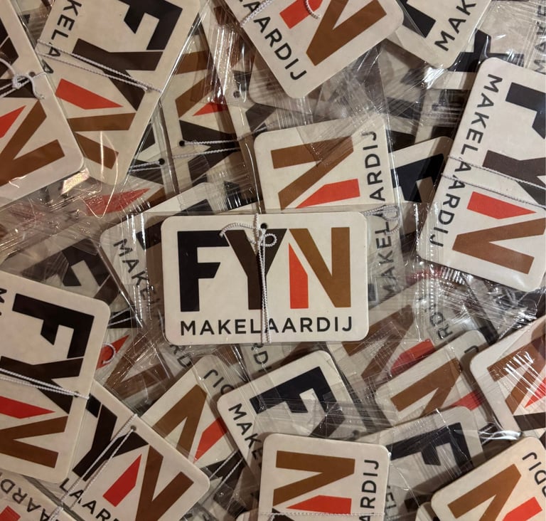 Gepersonaliseerde geurhangers voor FYN Makelaardij