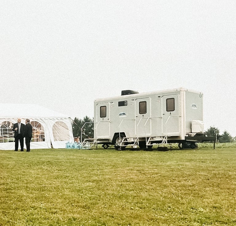 bathroom rentals, luxury bathroom rental, luxury restroom trailer