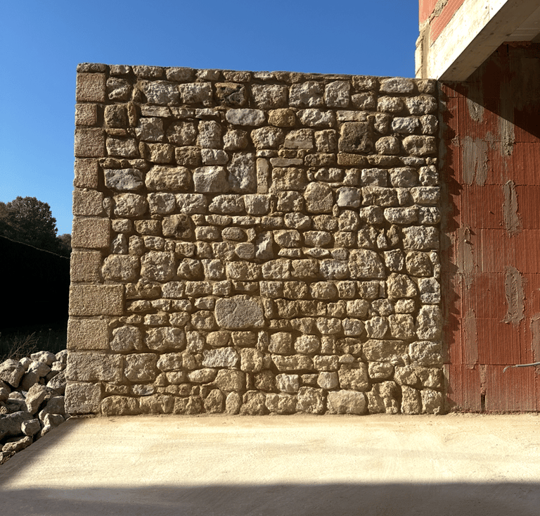 mur-en-pierre-uzes.jpg