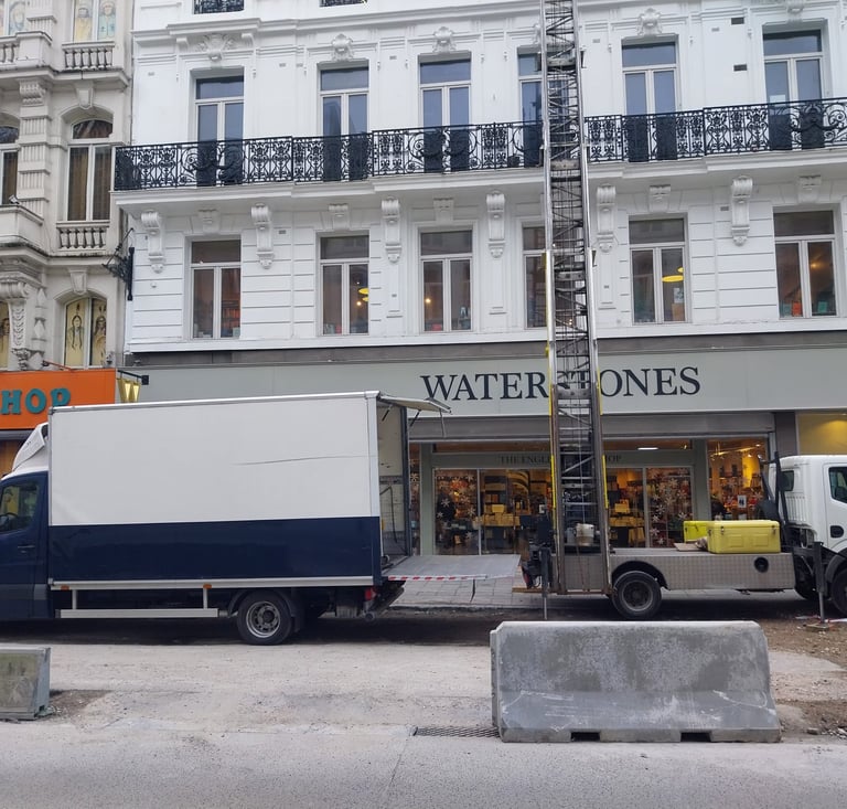 Camion et lift en fonctionnement