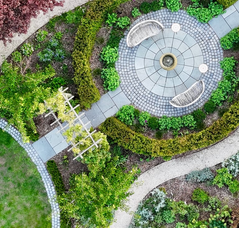 a circular shaped garden with a circular shaped garden