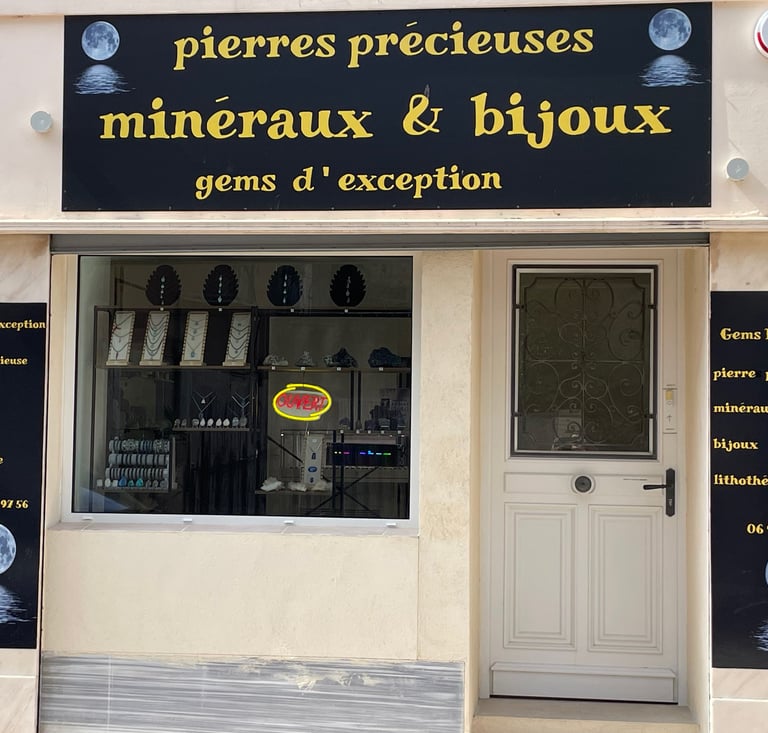 devanture boutique gems d exception 52 rue de la république le luc 83