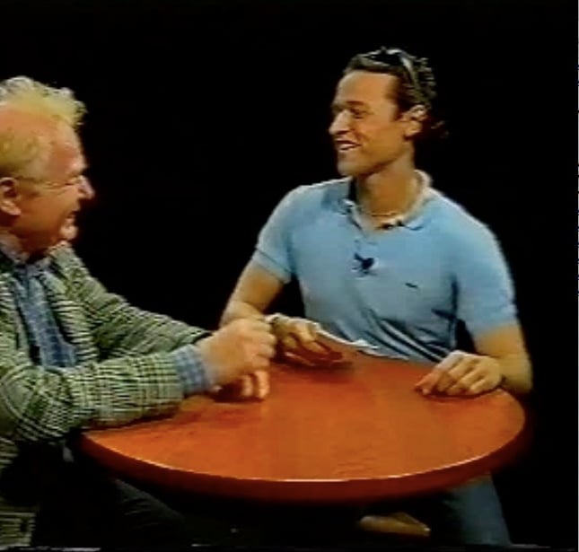 Raphaël Pathé interviewing an artist in Paris, in 2000 © Canalweb