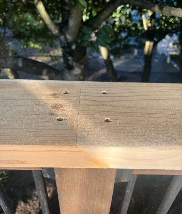 Cedar handrail joint