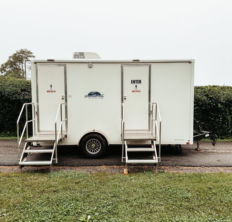 luxury bathroom rentals, luxury rental bathrooms, restroom trailer