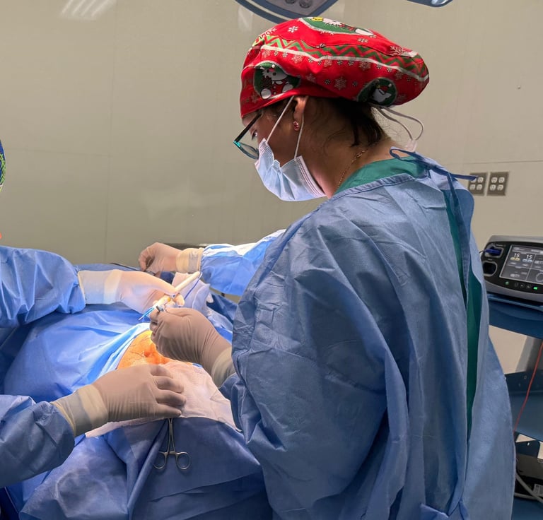 Dra. Lilyan-Marissel - Cirugía-Plástica-y-Estética-sala-operaciones-rejuvenecimiento-facial