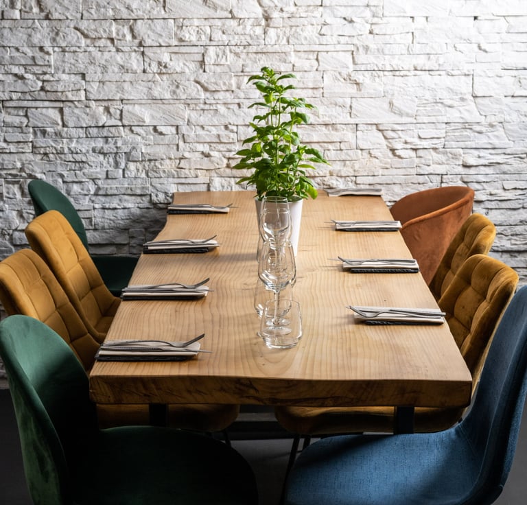 intérieur du restaurant Le Poisson Rouge à Cassis