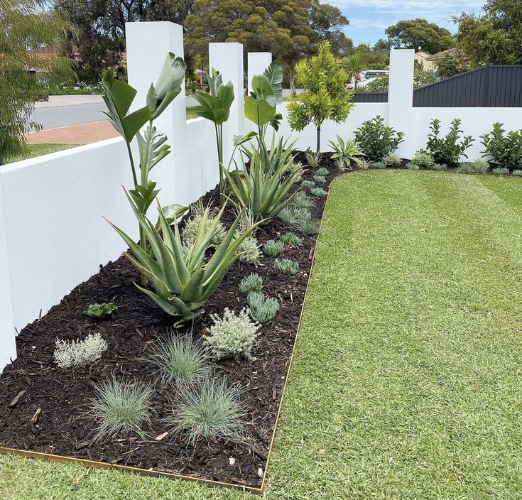 bahçe çimlendirme uygulaması yapılan yaşam alanı