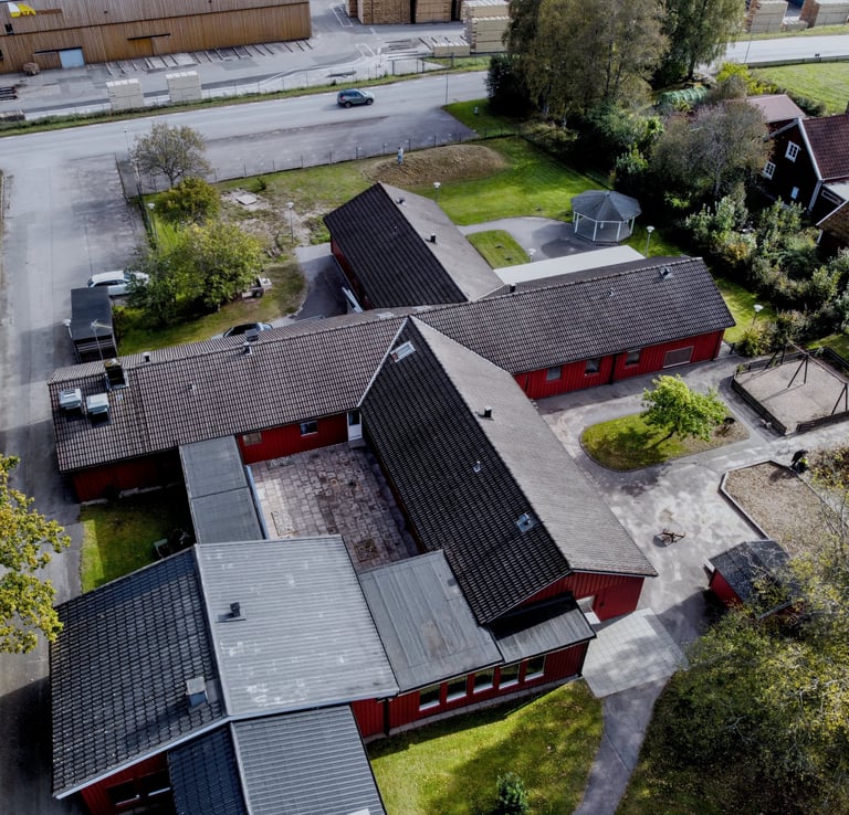 Flygfoto över en del av förskolan Långagård i Moheda