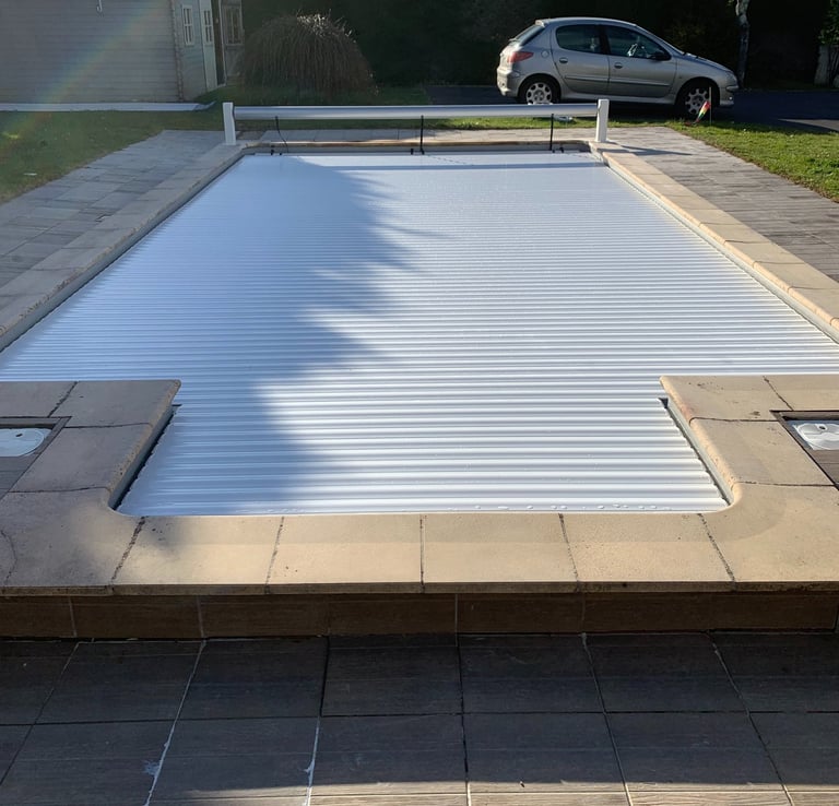 Volet de piscine hors-sol sur un bassin de 8mx4m