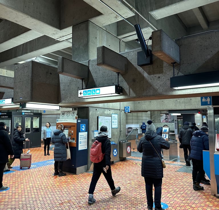 Lionel-Giroux Metro Station ticketing area