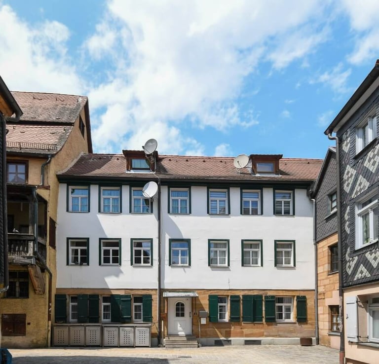 Historisches Haus in der Fuerther Altstadt – individuelle Immobilienberatung fuer Denkmal- und Altbauimmobilien