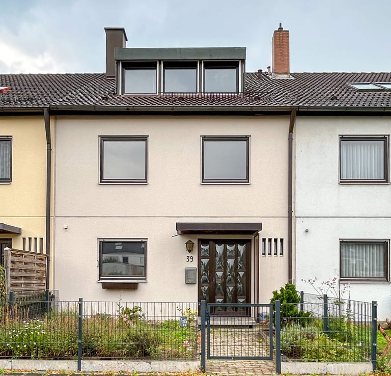 Gepflegtes Reihenmittelhaus mit schönem Garten – professionelle Unterstuetzung beim Verkauf Ihrer Immobilie in Fuerth