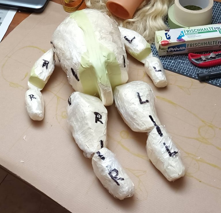 make a sewing pattern of the doll body