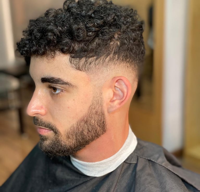 corte de barbe en peluquería de caballeros