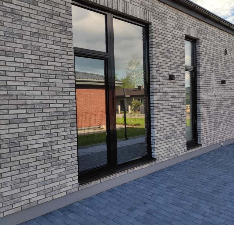 Veidrodinės ir matines pleveles klijavimas