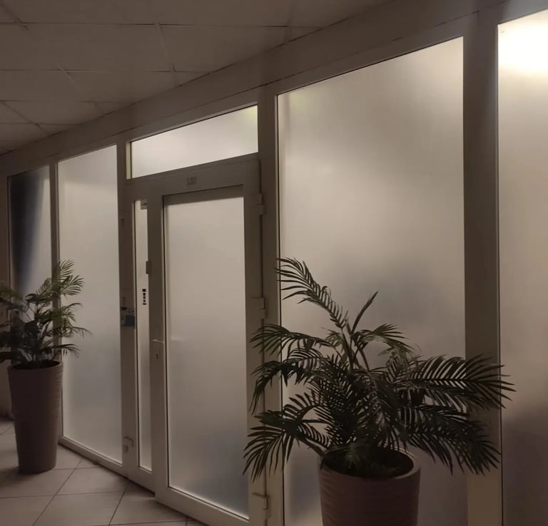 Veidrodinė ir matine plevele, apsaugine plevele