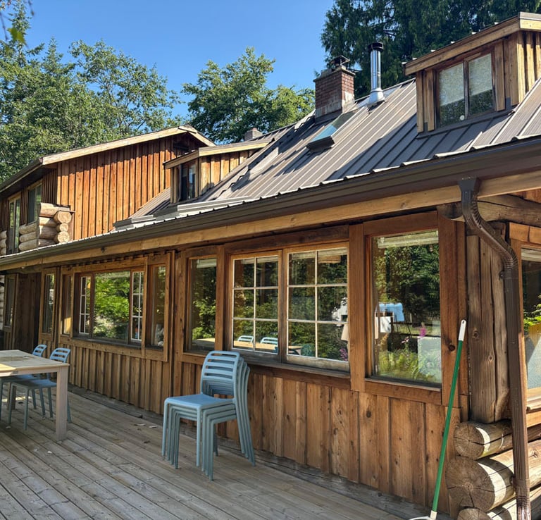 Log home in Courtenay on Vancouver Island being restored by Embassy Restorations 