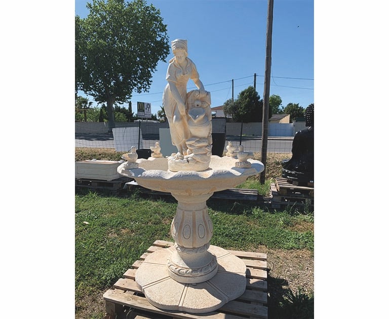 fontaine avec statue