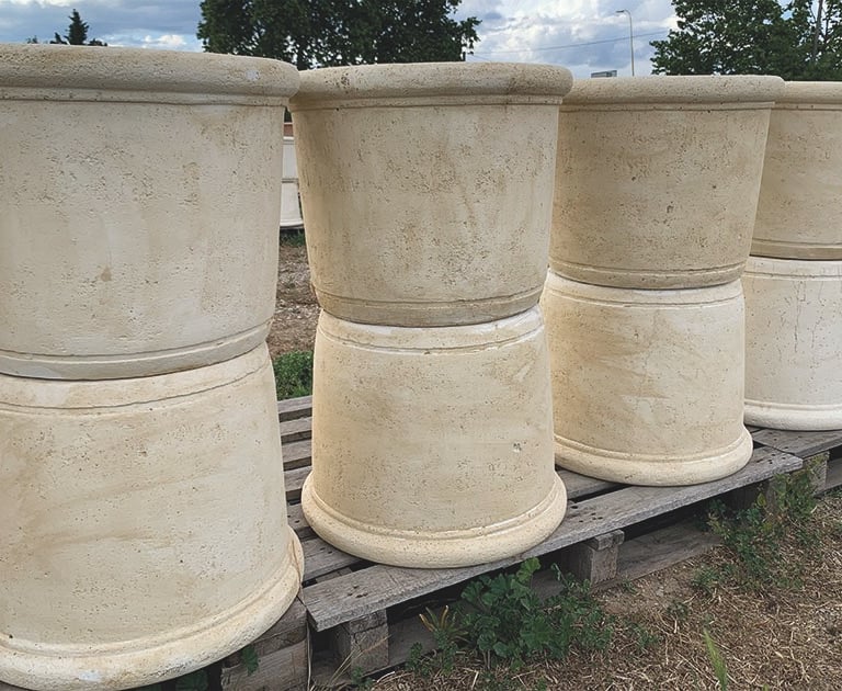 plusieurs pot en pierre