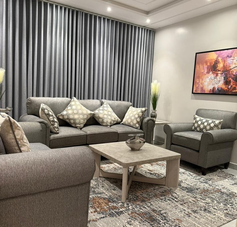 مجلس ضيوف فاخر في شقة مفروشة للإيجار الشهري في جدة حي الواحة