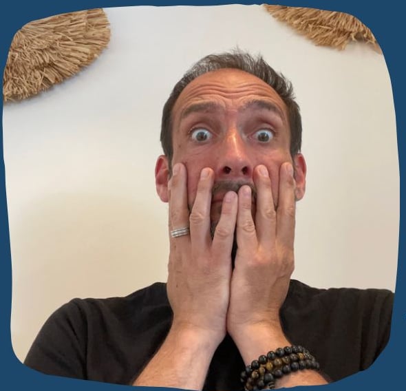 homme qui a peur du mot consultation.