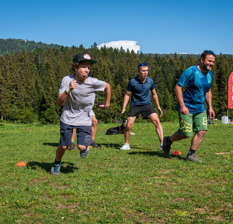 Activité fun et ludique du biathlon en famille ou entre amis dans le Vercors avec l'ESF Autrans