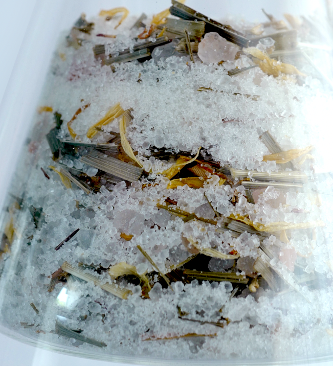 Beyiro day spa bath salt soak, natural ingredients with salt, flower and natural essential oils.