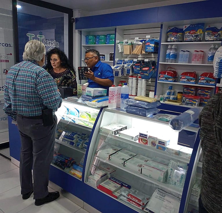 Visita nuestra sucursal en Satélite, contamos con una amplia gama de medicamentos e insumos médicos